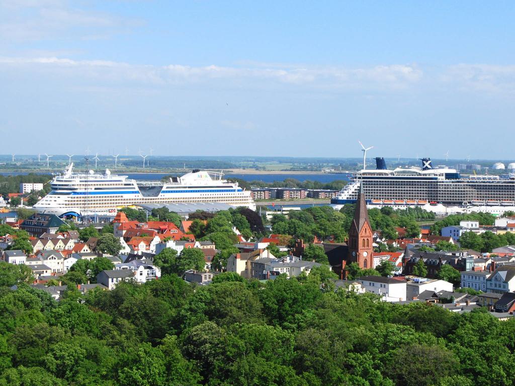 Ferienwohnung Warnemuende Am Kurpark ロストック エクステリア 写真